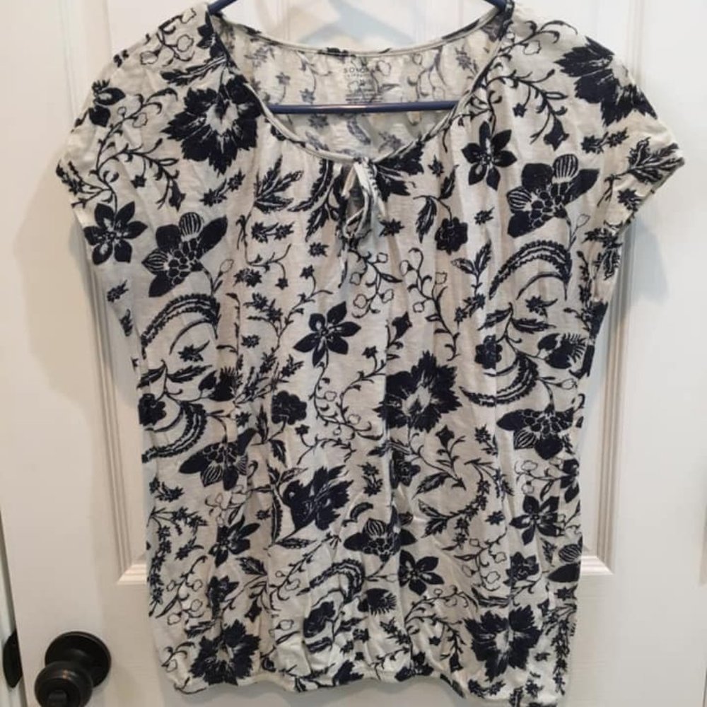 *3 for $15* Navy and White Floral Blouse